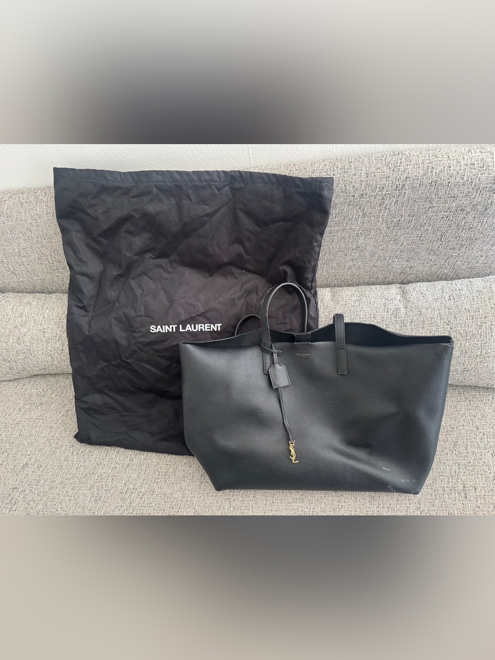 Saint Laurent Shopping Tote Bag in Black Leather - Picture 2 of 16